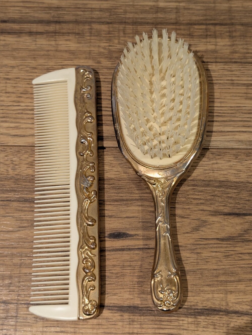 Ornate Vintage Style Gold Brush and Comb Set